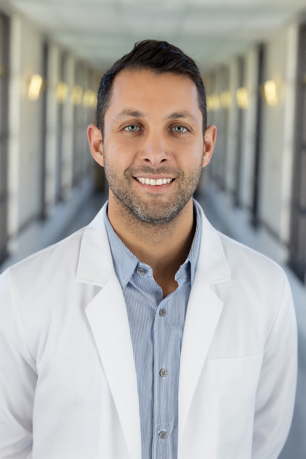 Hip and Knee Replacement Surgeon in Pasadena, CA